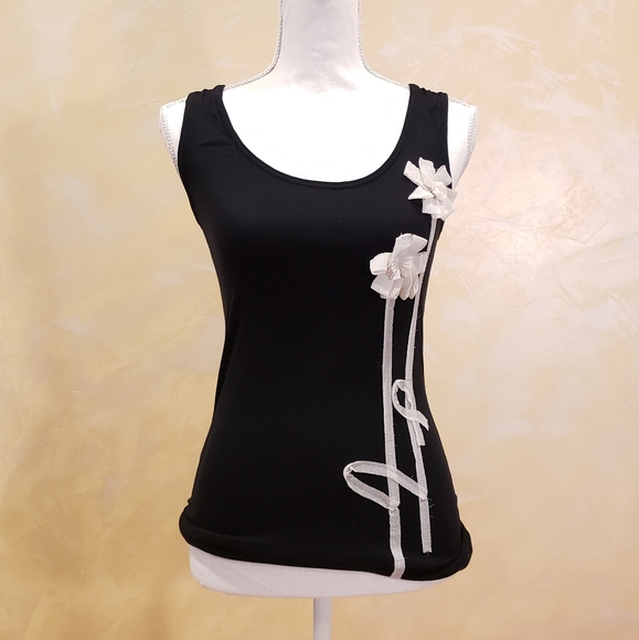 Bisou Bisou Tops - NWOT Bisou Bisou Flower Detail Black Tank Top
